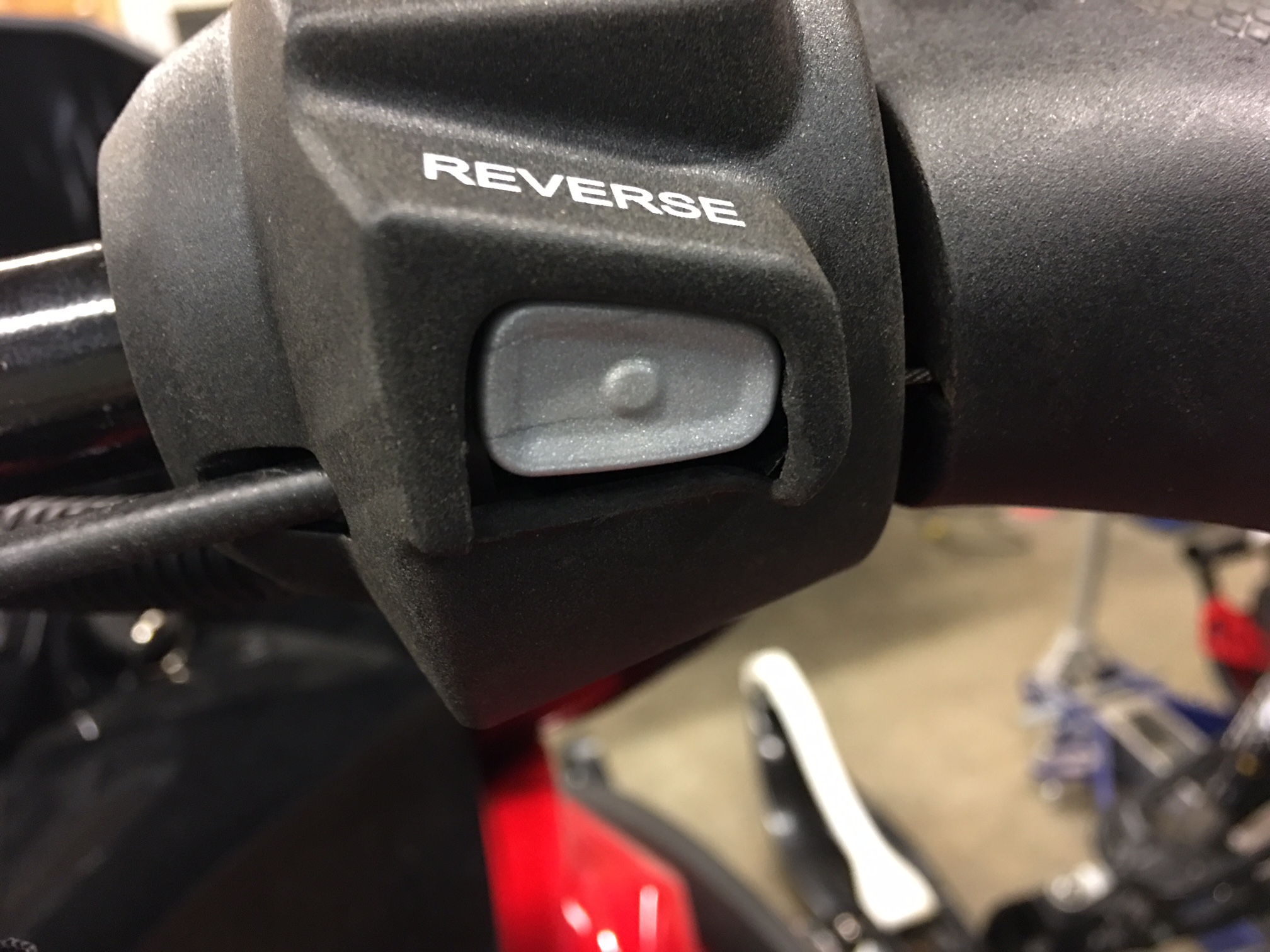 Reverse button | TY4stroke: Snowmobile Forum | Yamaha - 4 Stroke