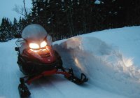 snow drift on groomed trail.jpg