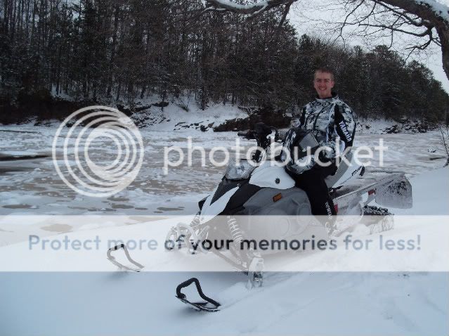 firstsnowsnowmobile017.jpg